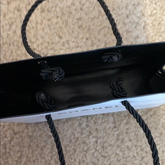 Chanel makeup shopping bag - Picture 2 of 4